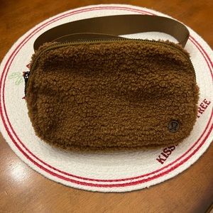 Lululemon Everywhere Sherpa Belt Bag